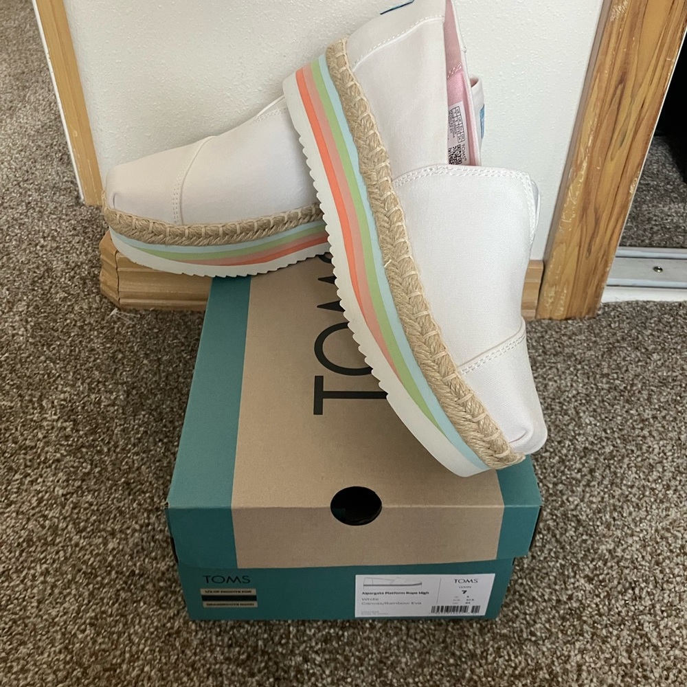 NWT TOMS Alparagata High Platform Espadrilles